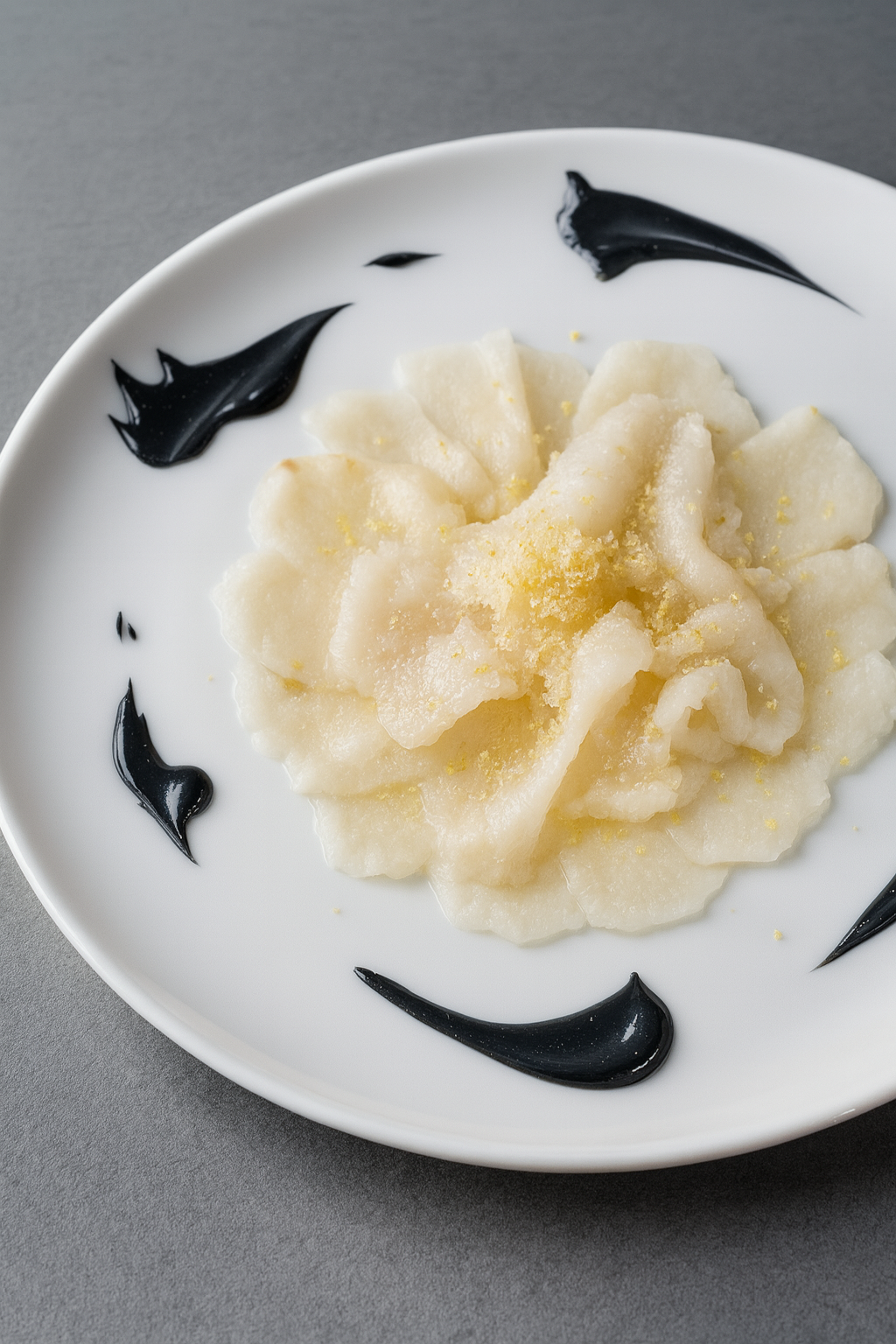 Carpaccio di baccalà con noce di macadamia e scorza di limone